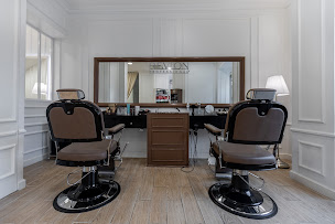 Photo n°1 de Akhira Tarbes | Salon de coiffure & Barbier à Tarbes (Barbier)