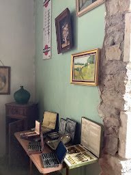 Photo n°8 de Brocante & Patine à Tour-de-Faure (Magasin de meubles d'occasion)