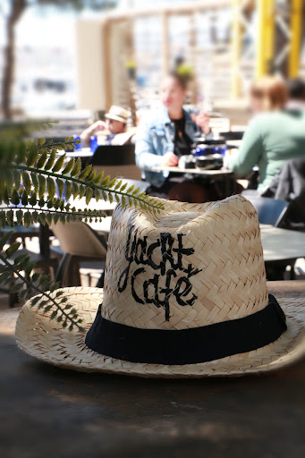 Le Yacht Café - Thumbnail