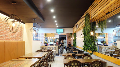 Mama Lor Restaurant & Bakery Logo