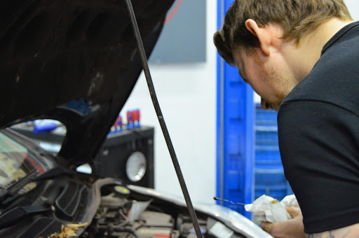 Rusty Aces Service , R.A.S. - KFZ Service Werkstatt , Reifen Service , Selbsthilfewerkstatt - Thumbnail