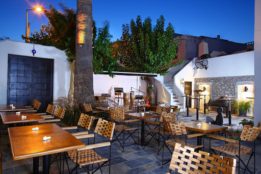 Ga'u Antique Gallery, Cafe-bistro, Bar