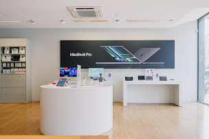 Photo n°4 de C&C Limoges - Apple Premium Reseller et Centre de Services Agréé à Limoges (Atelier de réparation de téléphones mobiles)