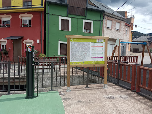 Estación de reparación para bicicletas y punto de información de La mirada circular
