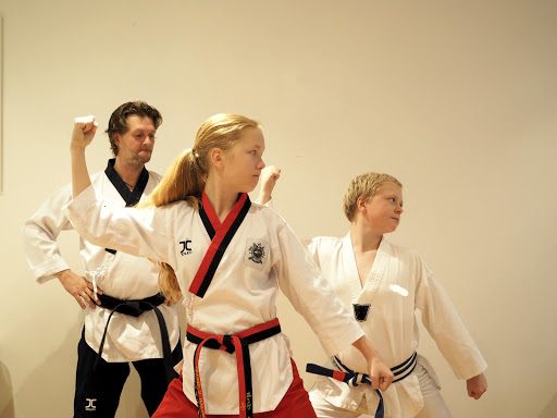 Væsker KampkunstAkademi AS
