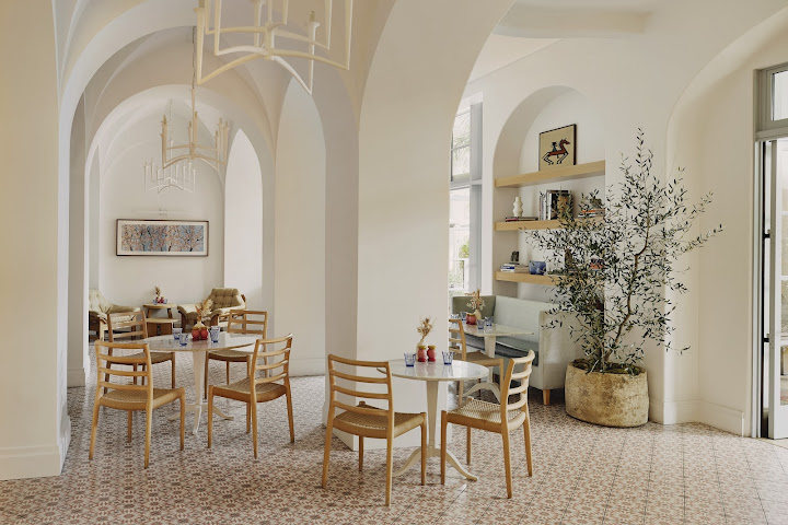 The Maybourne Cafe by null