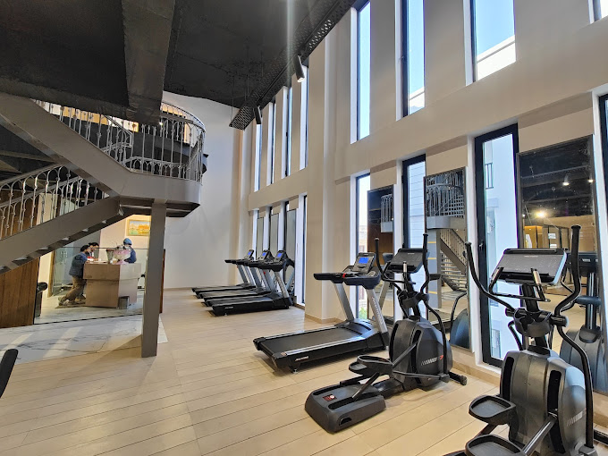 Yellow Fitness Club Gym