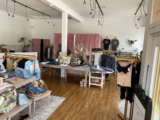 La Tre Clothing & Accessories - Thumbnail