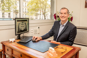 Photo n°7 de Dr Franck BRUNON - Cabinet Escudier - Dentiste Boulogne Billancourt - Implants dentaires et esthétique dentaire à Boulogne-Billancourt (Parodontiste spécialiste des implants dentaires)