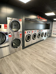 Photo n°2 de Laverie Speed Queen Paris 11 à Paris (Service de blanchisserie)