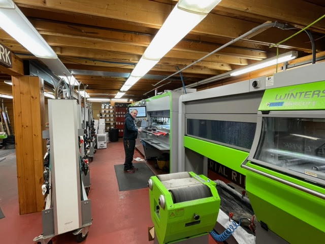 Bob Skinner's Ski & Sports by null