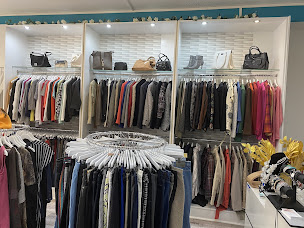 Photo n°3 de Gwlad shopping à Thionville (Magasin de vêtements vintage)