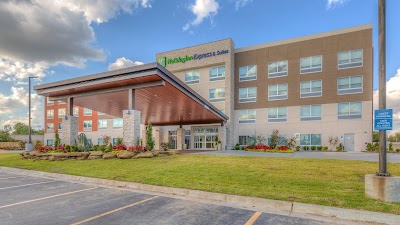 Holiday Inn Express & Suites Tulsa Midtown