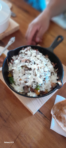 Alambres&Fajitas Está que Arde Public Market