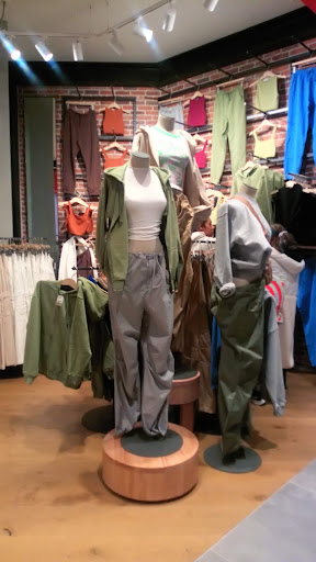 Cotton On Roosevelt Field Shopping Centre - Thumbnail