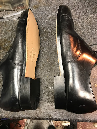 Comments and reviews of Steves Shoe Repairs & Key Cutting
