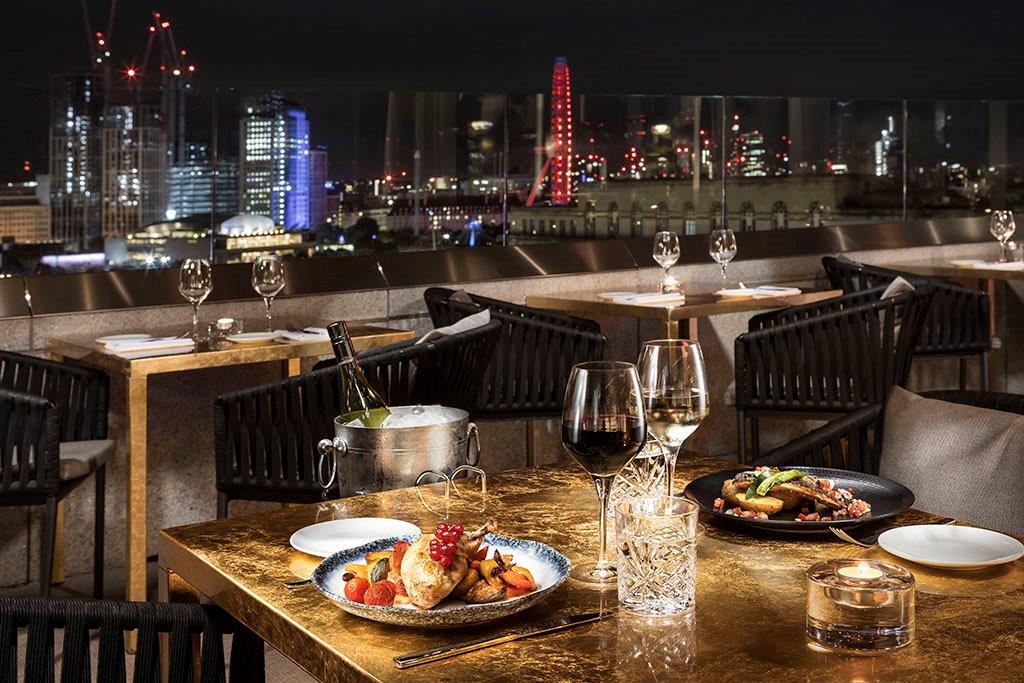 Discover the top bars in London with stunning views of the city skyline. From rooftop bars to riverside pubs, our guide will take you on a journey through the best places to sip a cocktail and take in the breathtaking views of London's iconic landmarks. #londonnightlife #londonbars | The Best Bars In London | London Bars With Views | Best Bars With City View In London | Best Places For Drinks In London | London Nightlife Guide | Best Nightlife Areas In London