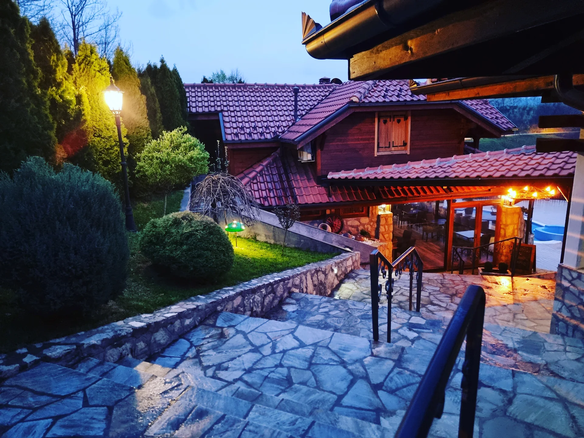 Lux smestaj sa restoranom Ivanjicki konaci