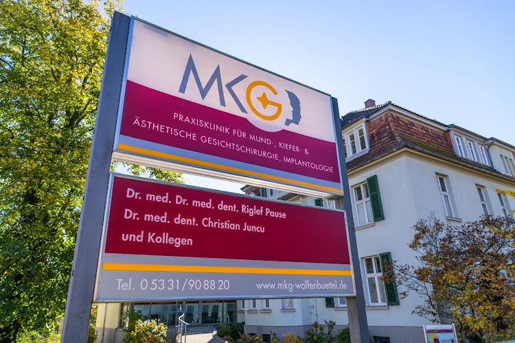 Kieferchirurgie & Implantatzentrum Wolfenbüttel - Dr. Dr. Riglef Pause und Dr. Christian Juncu