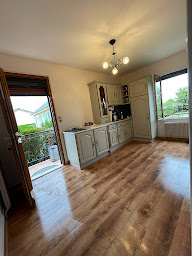 Photo n°9 de EURL J.Montu à Guilly (Peintre en bâtiment)