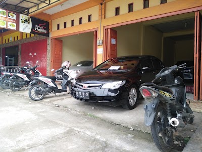 photo of SHOWROOM MOBIL & MOTOR "YADI"