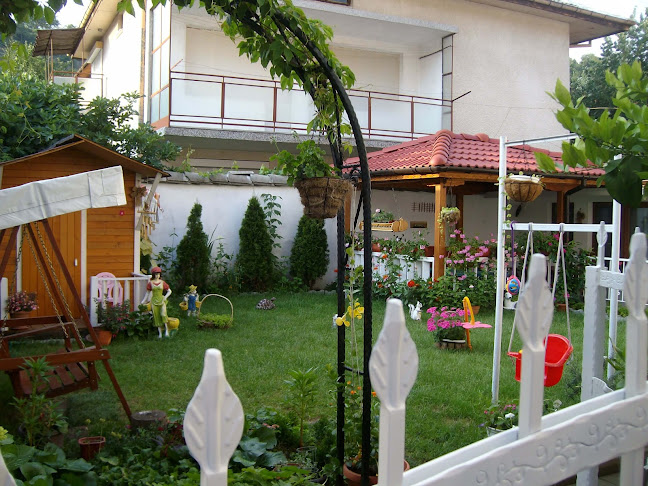 Семеен Хотел Флора Златоград - Златоград