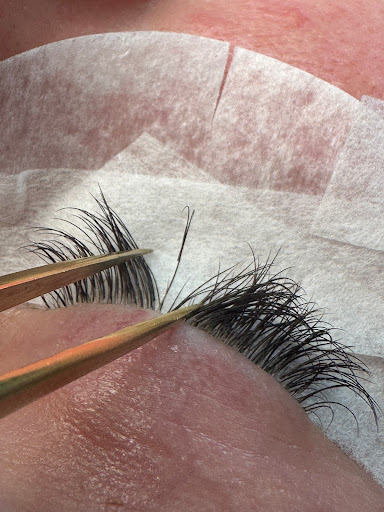More than lashes - Visual