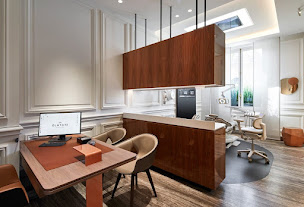 Photo n°3 de Dr Ari Elhyani | Implant Dentaire à Paris (Dentiste cosmétique)