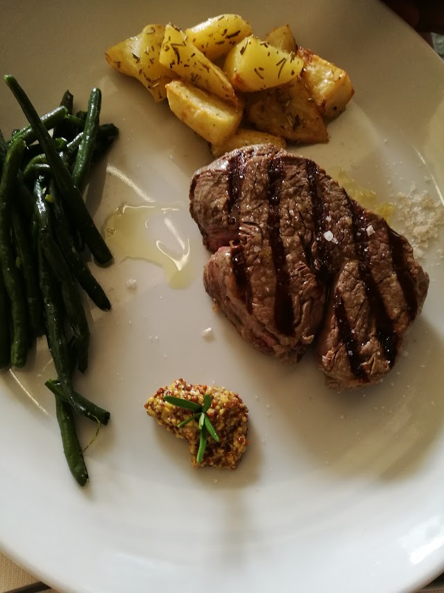 Vecchio Cipresso Trattoria con Salotto