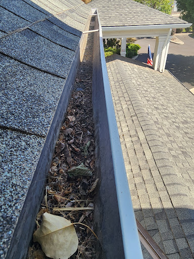 EO Gutter Cleaning & Pressure Washing - Thumbnail