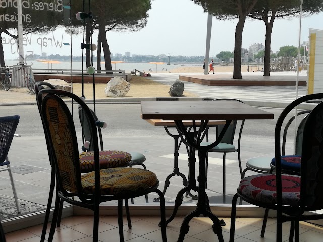 Sous les palmiers la plage