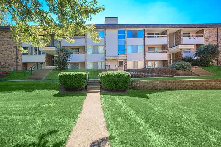 611 Regency Way