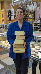 Photo n°47 de Monbleu Père Lacheese à Paris (Fromagerie)