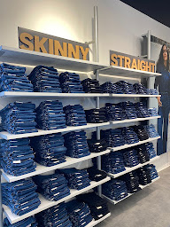 Photo n°5 de C&A La croix blanche à Sainte-Geneviève-des-Bois (Magasin de vêtements pour femmes)