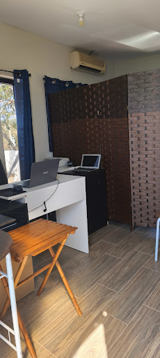 Abogado & Notario, Surfcity