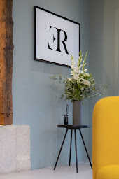 Photo n°19 de Romain Elie à Rouen (Dentiste cosmétique)