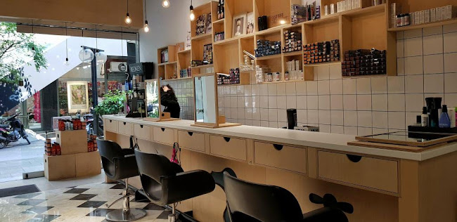 Comentarii opinii despre Hair Bar by Zissis Tambas