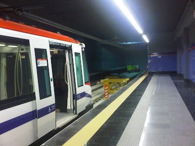 Photos of Station Mar&iacute;a Montez, L2