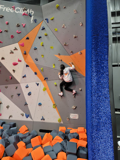 Sky Zone Clermont - Visual