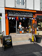 Talons aiguilles et bottes de cuir à Luc-sur-Mer