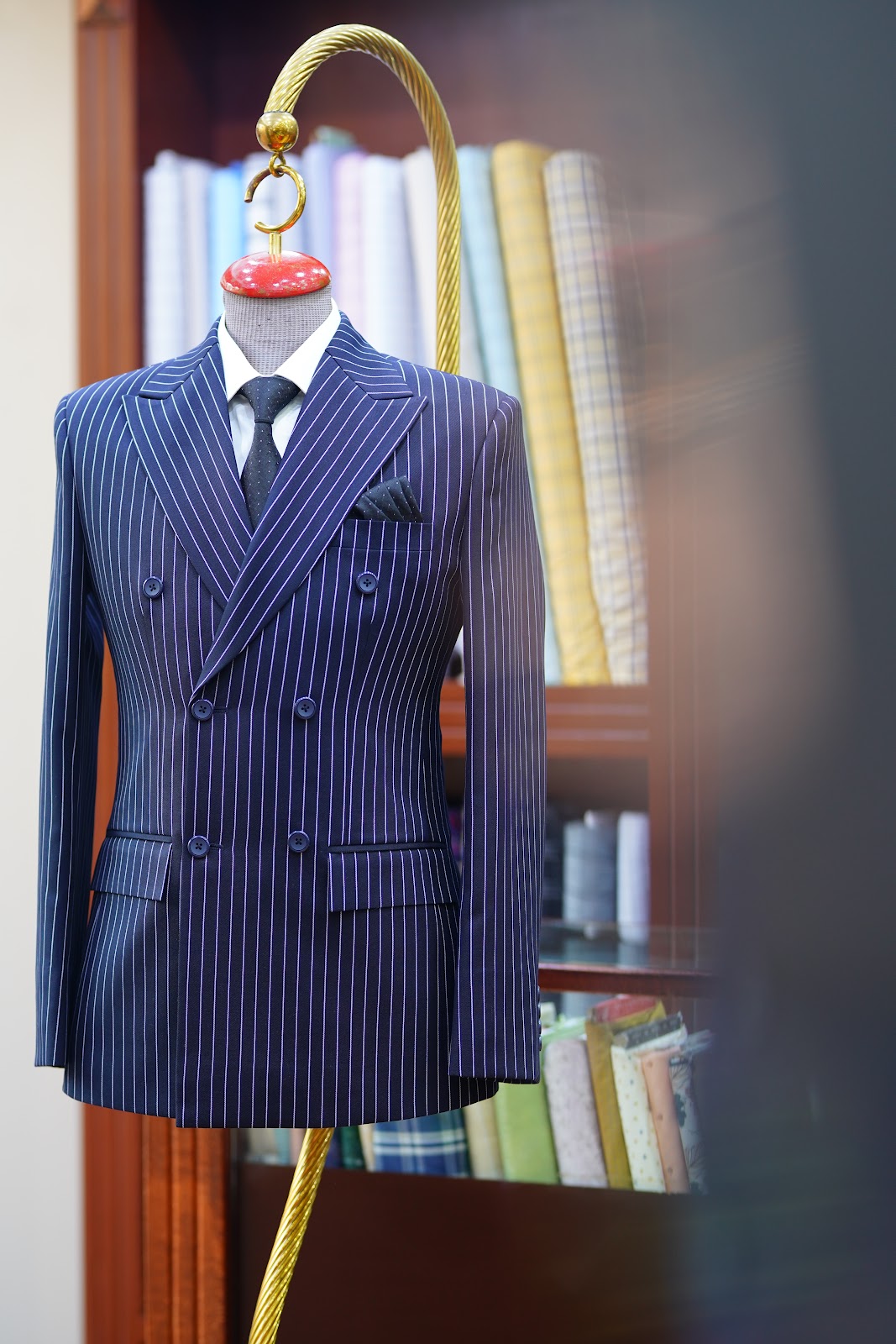 Best Tailors- LOBO SUITS - Men and women Bespoke Custom Suits - صورة 4