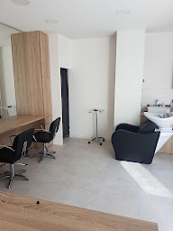 Photo n°14 de Salon Orphanides à Manosque (Salon de coiffure)