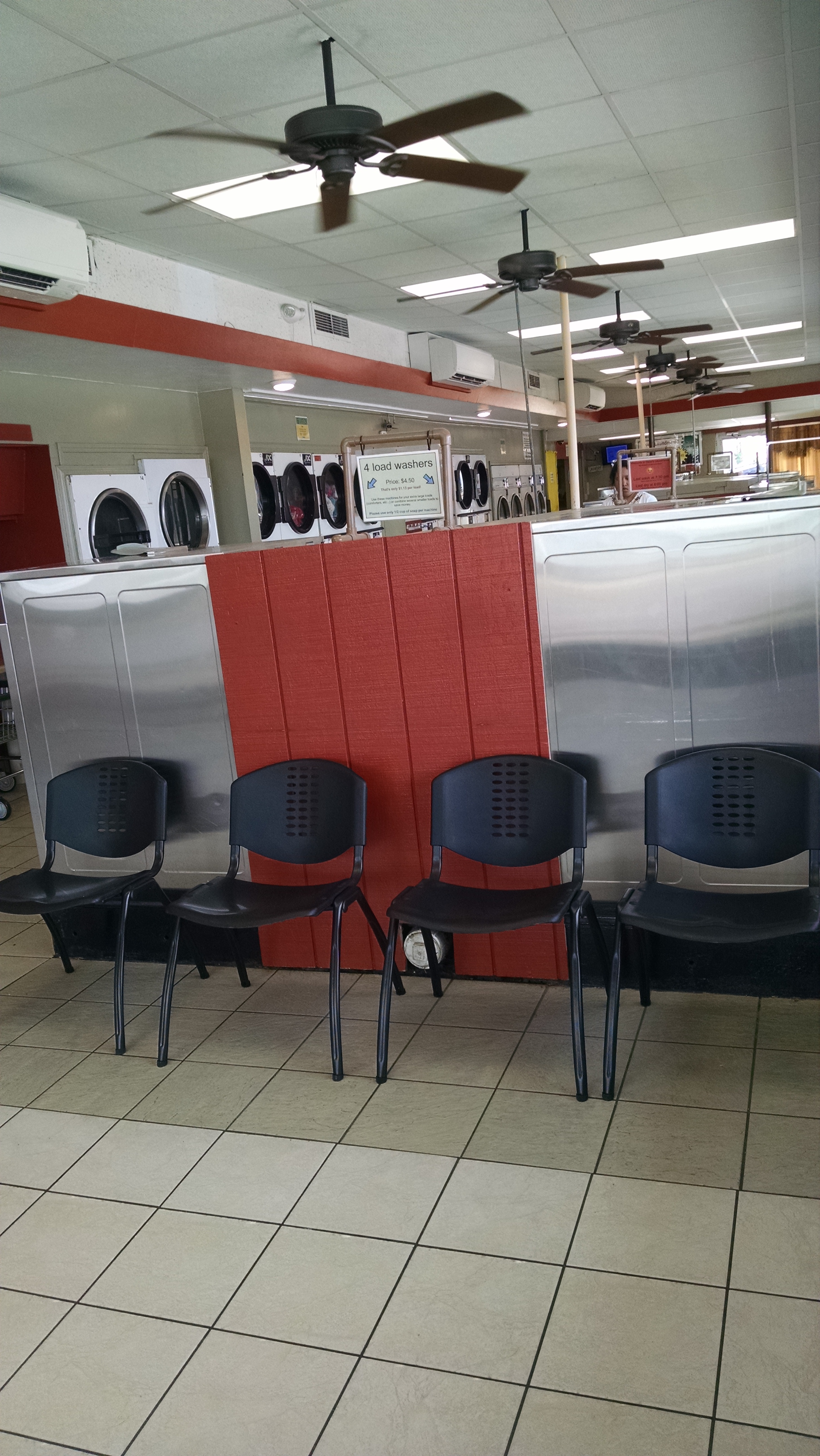 Dave's Laundromat laundromat interior in Pensacola, FL