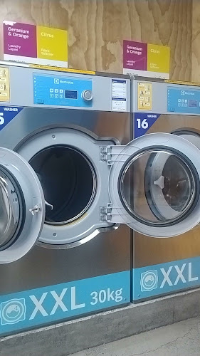 Clean 'n' Dry Laundromat, 24/7 Rosedale