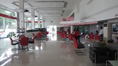 Photos of Toyota Auto2000 SM Raja