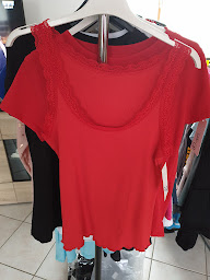 Photo n°22 de fashion chloe PAP à Pendé (Magasin de vêtements pour femmes)