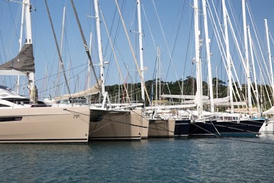 Photos of Island Dreams Yacht Services Inc.