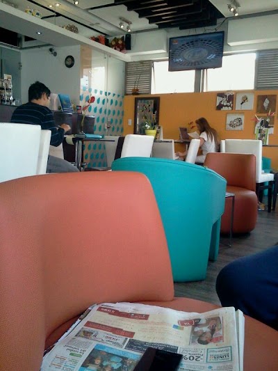 Photos of Taira Caf&eacute;