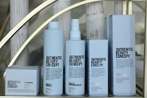 Photo n°3 de Salon de Coiffure 9ème Avenue By Aurore - Vannes à Vannes (Salon de coiffure)