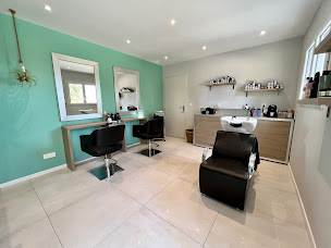 Photo n°6 de Adélaïde Coiffure à Dions (Salon de coiffure)